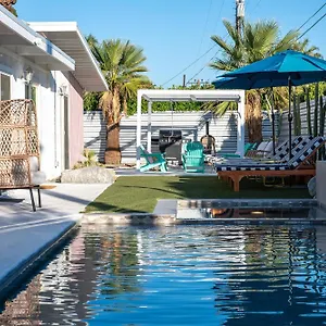 Lux Villa 5Br Pool, Putting Green, Bikes, Views! Holiday home